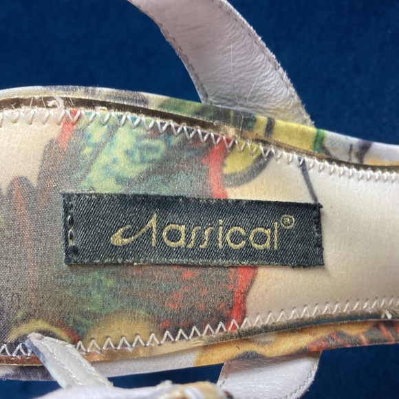 Classical (brand) Slingback Heels SUPER CUTE! - Picture 4 of 11